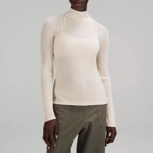 Lululemon Merino Wool Mockneck Light Sweater in Natural Ivory size 6. Fits 0or2